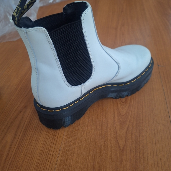 Platform new Dr.Marten platform Chelsea boots. - Picture 3 of 4